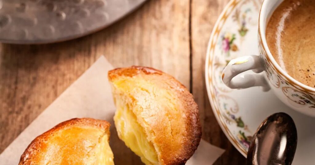 cappuccino and a warm pasticciotto