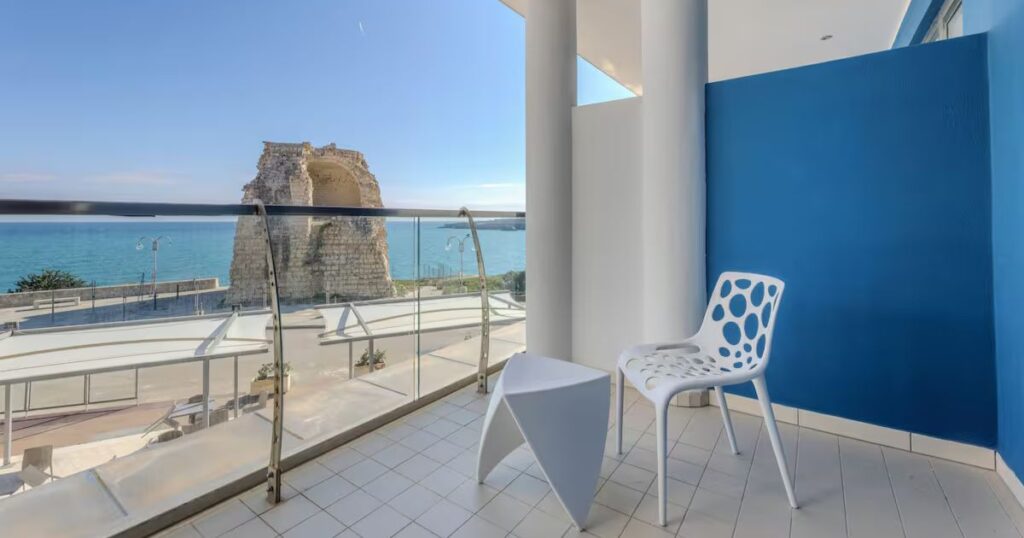 Beachfront torre dell’orso hotel
